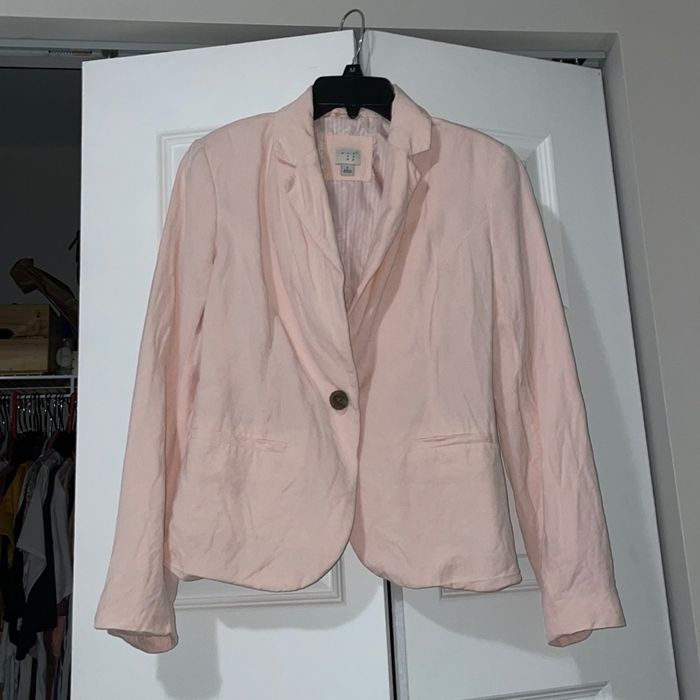 Pink fitted blazer